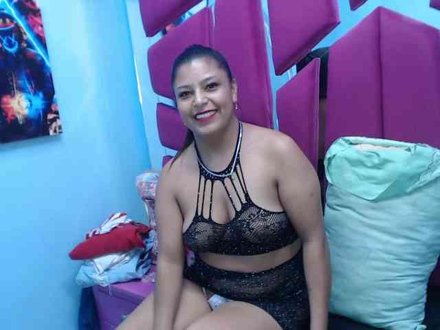 CAROLINASUAREZ Live Webcam on BongaCams