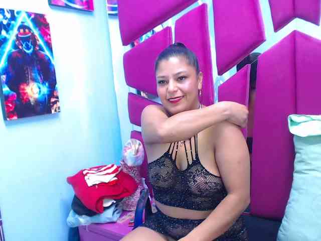 CAROLINASUAREZ Live Webcam on BongaCams