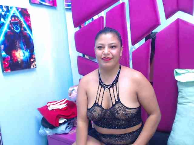 CAROLINASUAREZ Live Webcam on BongaCams