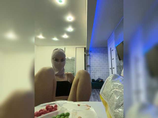 Sell1 – webcam model profile photo