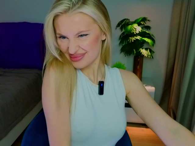 LegallyBlondea's BongaCams show and profile