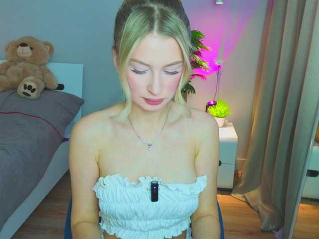 LegallyBlondea's BongaCams show and profile