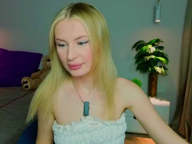 LegallyBlondea's BongaCams show and profile