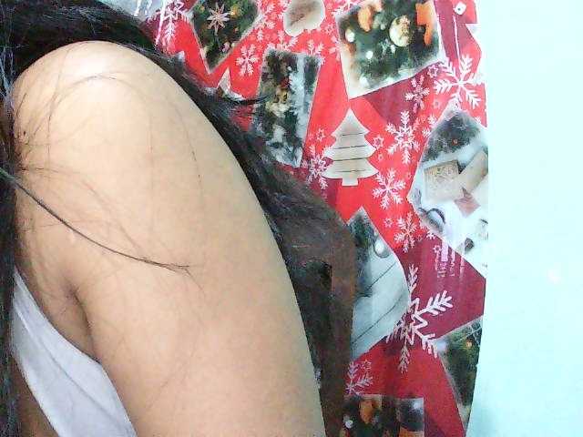 Sarah-001 Live Cam on BongaCams