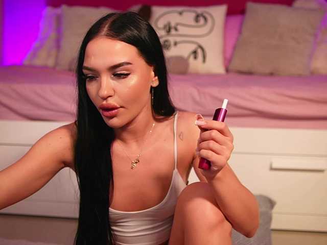sashalorenz's BongaCams show and profile