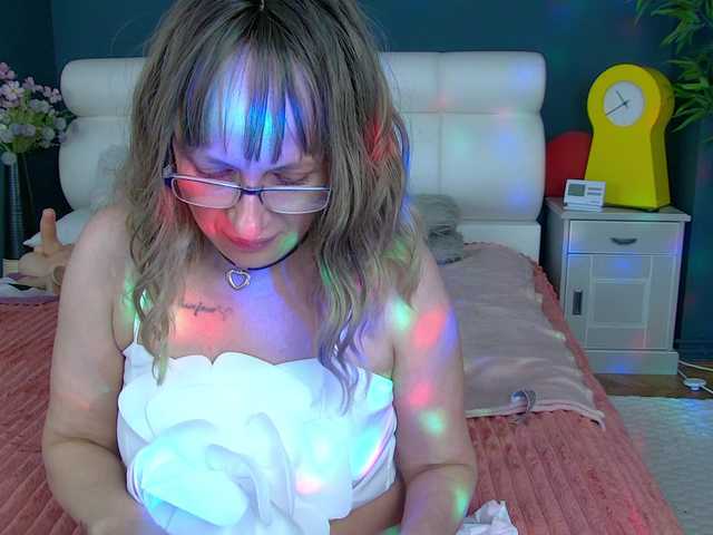 CougarMilf's BongaCams show and profile