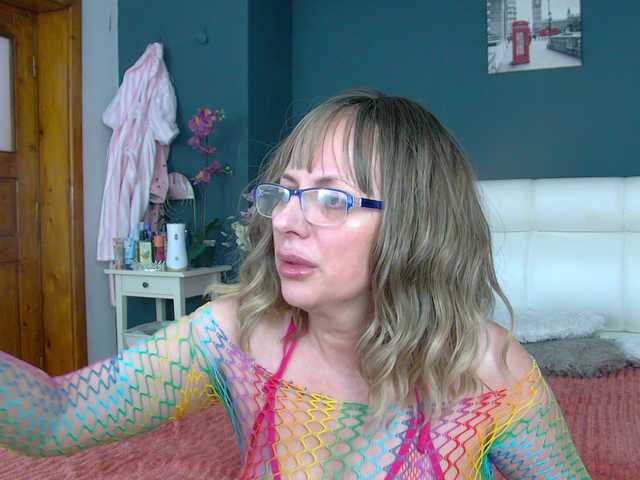 CougarMilf's BongaCams show and profile