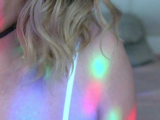 CougarMilf's BongaCams show and profile