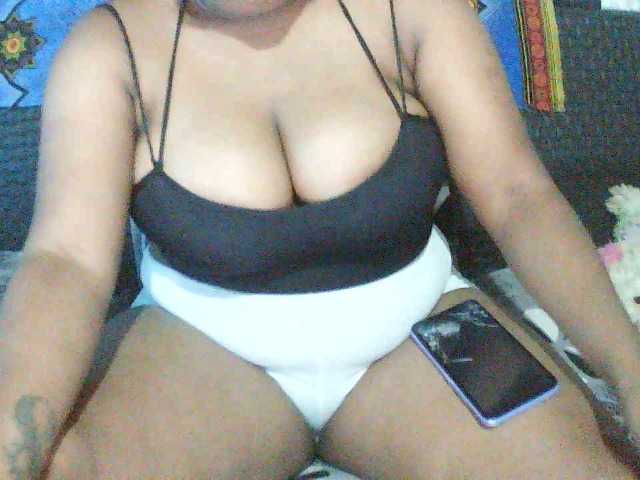 miicha40 Live Cam and Statistics on UnifiedCams