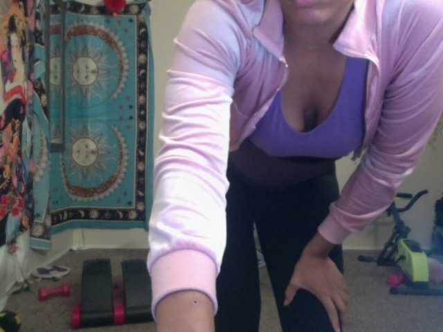 AdviceColumn's BongaCams show and profile