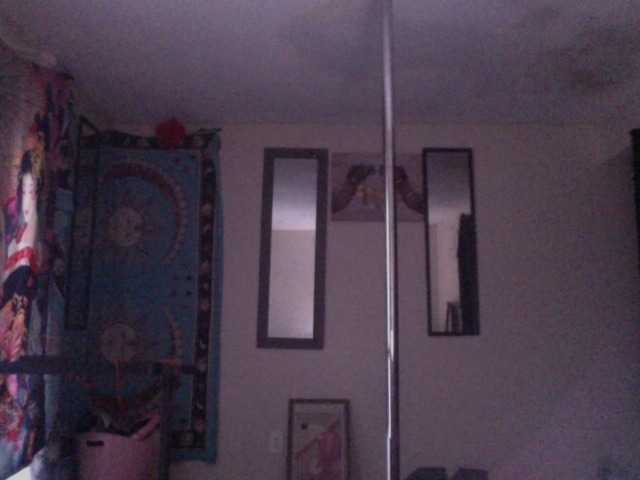 AdviceColumn's BongaCams show and profile