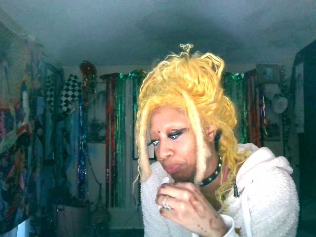 AdviceColumn's BongaCams show and profile