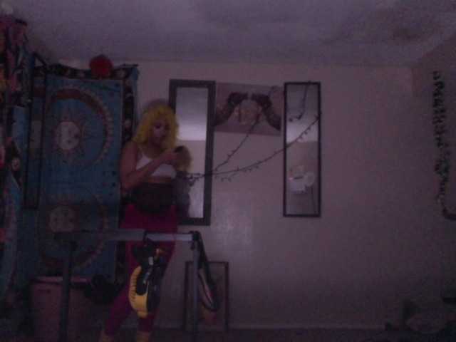 AdviceColumn's BongaCams show and profile