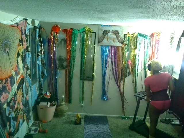 AdviceColumn's BongaCams show and profile