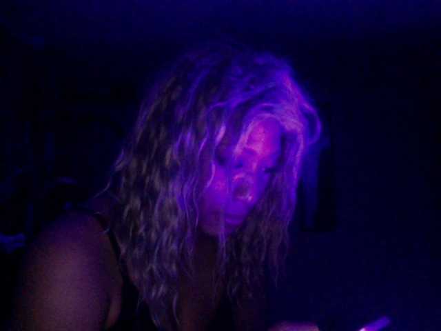 AdviceColumn's BongaCams show and profile