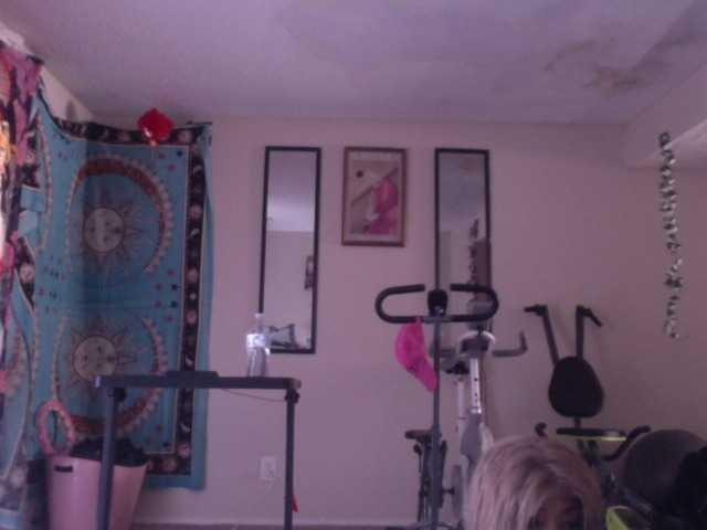 AdviceColumn's BongaCams show and profile