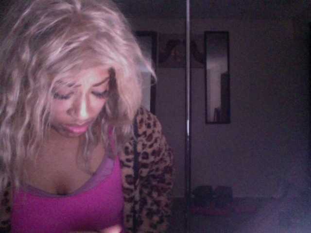 AdviceColumn's BongaCams show and profile