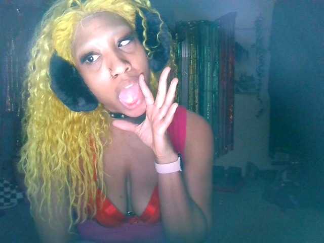 AdviceColumn's BongaCams show and profile