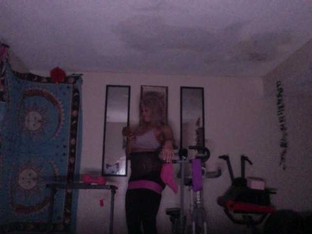 AdviceColumn's BongaCams show and profile