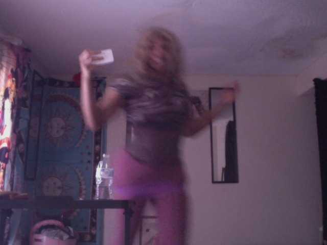 AdviceColumn's BongaCams show and profile