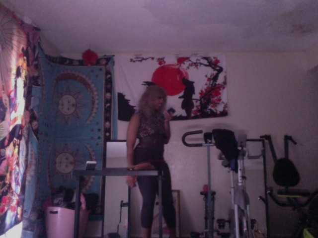 AdviceColumn's BongaCams show and profile