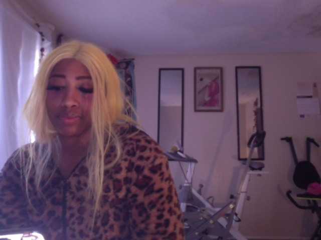 AdviceColumn's BongaCams show and profile