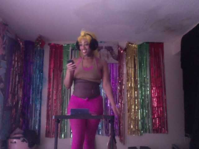 AdviceColumn's BongaCams show and profile