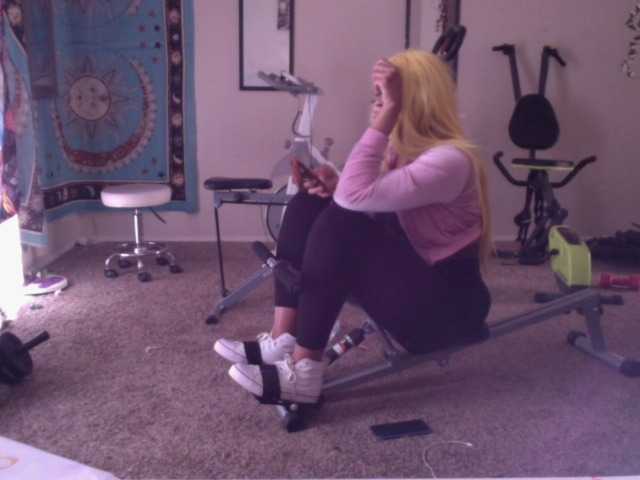 AdviceColumn's BongaCams show and profile