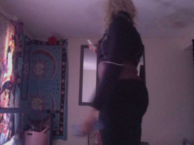 AdviceColumn's BongaCams show and profile