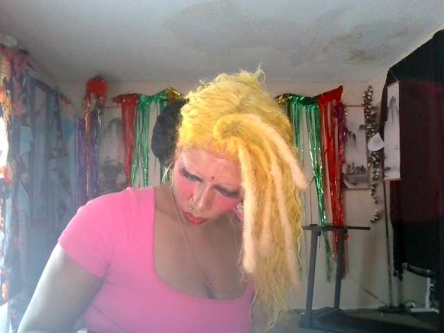 AdviceColumn's BongaCams show and profile