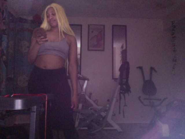 AdviceColumn's BongaCams show and profile