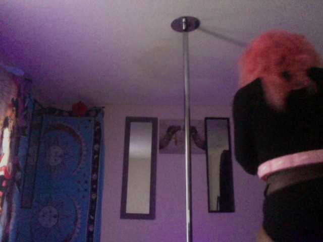 AdviceColumn's BongaCams show and profile