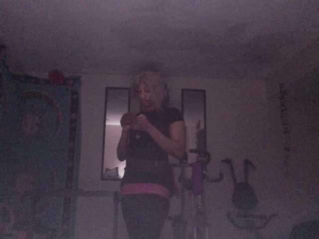 AdviceColumn's BongaCams show and profile