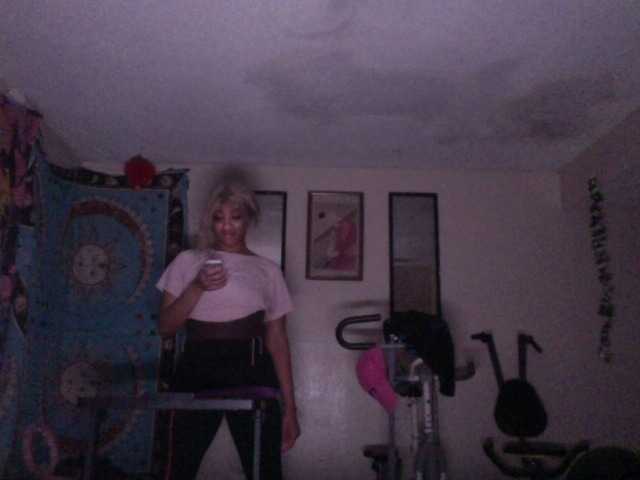 AdviceColumn's BongaCams show and profile