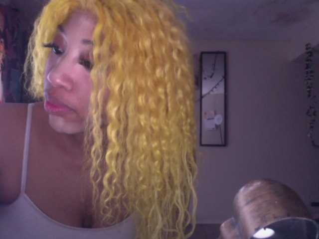 AdviceColumn's BongaCams show and profile