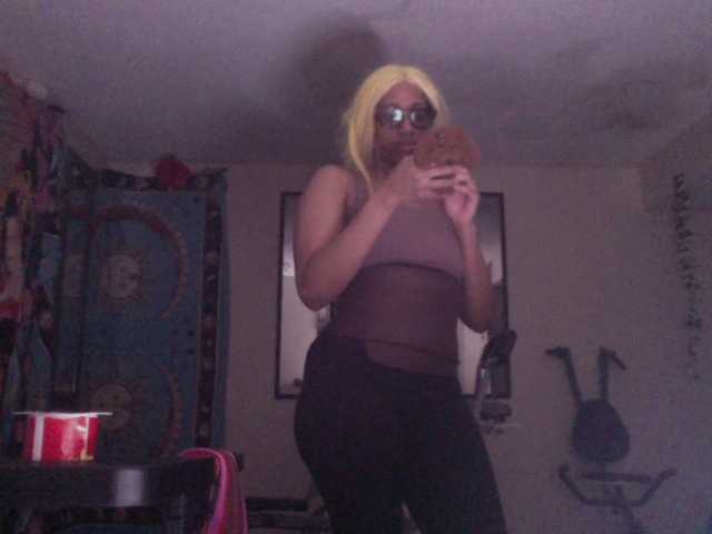 AdviceColumn's BongaCams show and profile