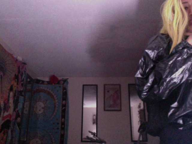 AdviceColumn's BongaCams show and profile