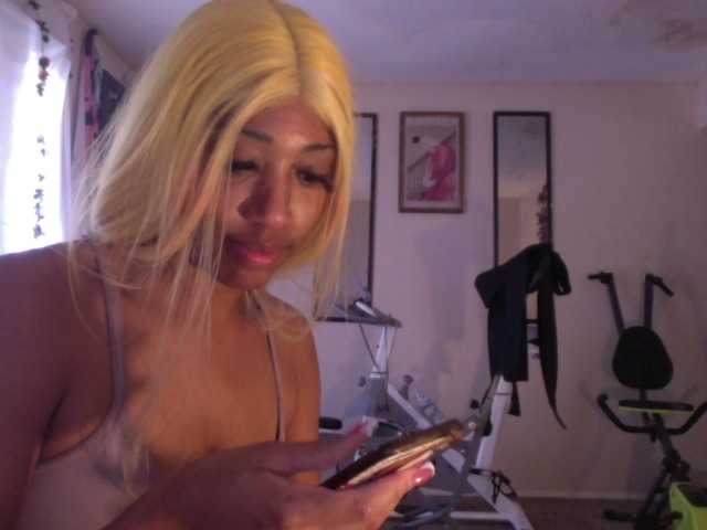 AdviceColumn's BongaCams show and profile