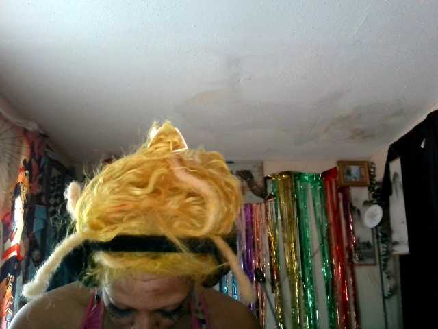 AdviceColumn's BongaCams show and profile