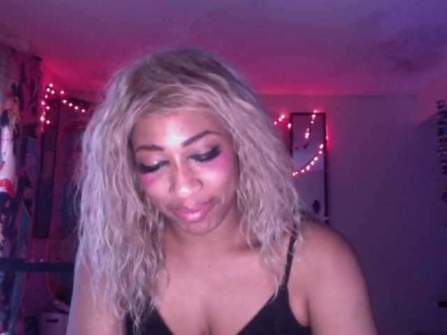 AdviceColumn's BongaCams show and profile