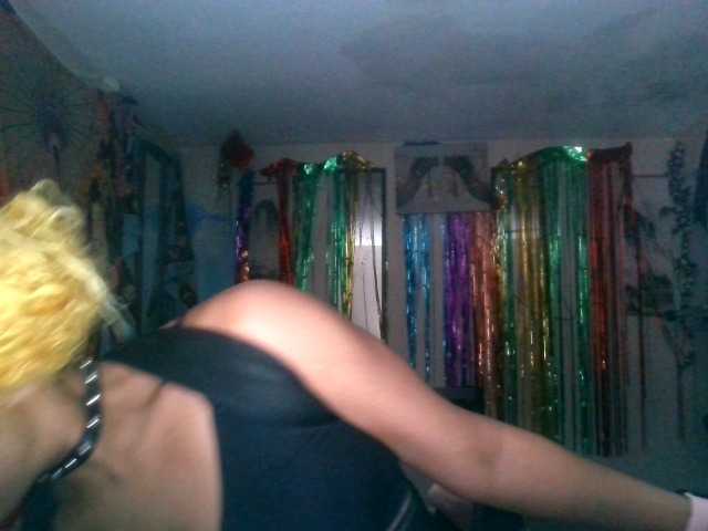 AdviceColumn's BongaCams show and profile