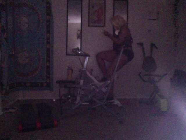 AdviceColumn's BongaCams show and profile