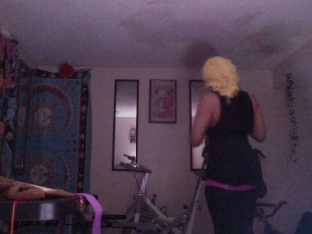 AdviceColumn's BongaCams show and profile