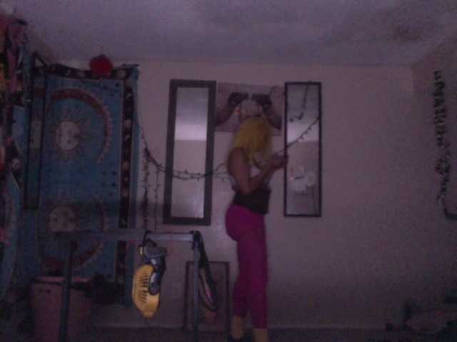 AdviceColumn's BongaCams show and profile