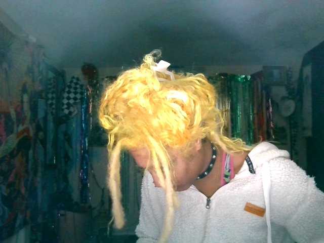 AdviceColumn's BongaCams show and profile