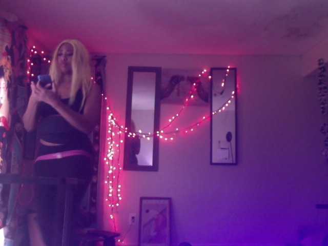 AdviceColumn's BongaCams show and profile