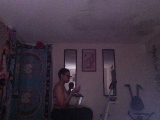 AdviceColumn's BongaCams show and profile