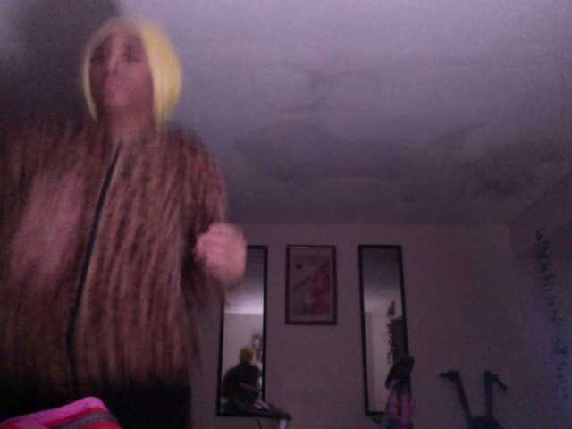 AdviceColumn's BongaCams show and profile