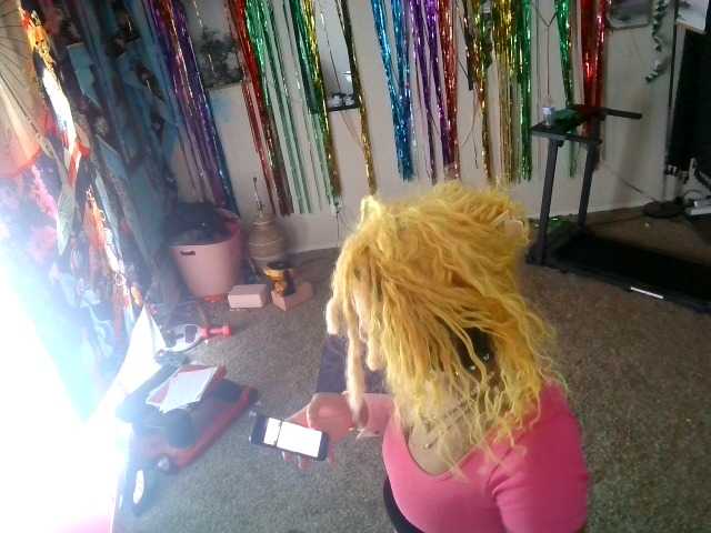 AdviceColumn's BongaCams show and profile