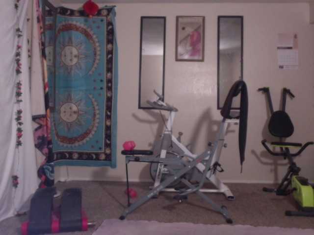 AdviceColumn's BongaCams show and profile